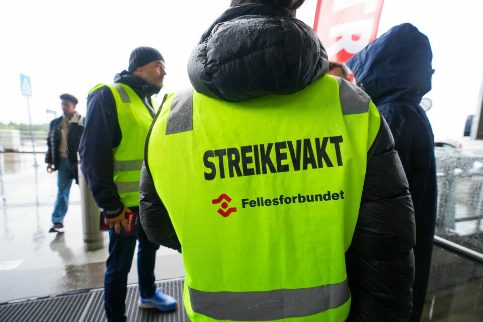 Streikevakter ved Oslo lufthavn etter SAS-streiken ble trappet opp i august. 155 kabinansatte i SAS ble tatt ut i streiken. 800 kunne blitt tatt ut dersom partene ikke hadde gjenopptatt kontakten og blitt enige etter en ny runde hos Riksmekleren. Foto: Lise Åserud / NTB