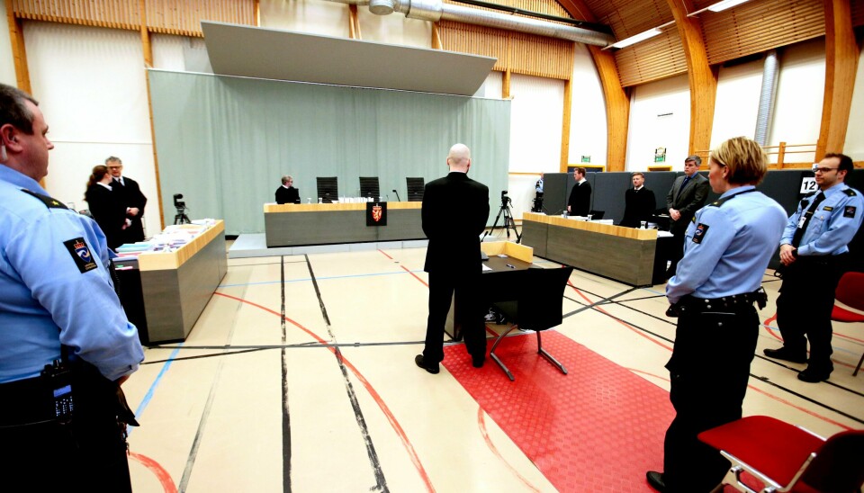 Påtalemyndigheten ber nå om at kameraene slås av når Anders Behring Breivik på nytt skal innta vitneboksen. Her under rettsbehandlingen av søksmålet han anla mot staten for brudd på menneskerettighetene. Foto: Påtalemyndigheten ber nå om at kameraene slås av når Anders Behring Breivik på nytt skal innta vitneboksen. Her under rettsbehandlingen av søksmålet han anla mot staten for brudd på menneskerettighetene. Foto: Lise Åserud / NTB