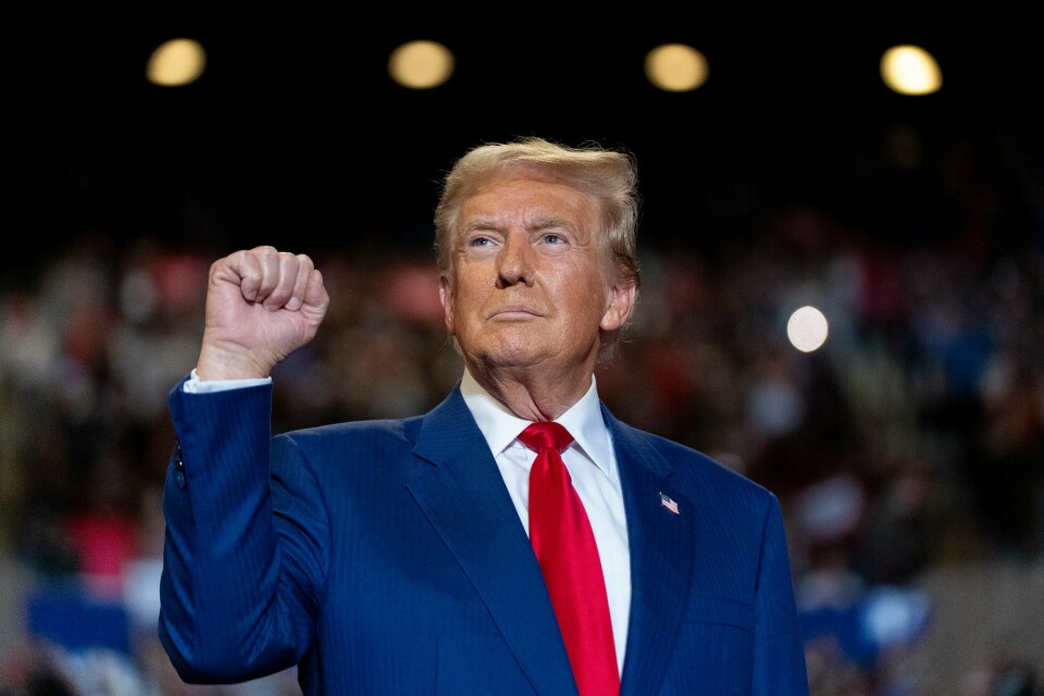 Donald Trump vant valget i USA i år. Fra januar blir han president i USA igjen. Ekspresident Donald Trump gikk også av med seieren i Arizona, den siste delstaten – og den siste av vippestatene – som ble avgjort i årets valg. Foto: Alex Brandon / AP / NTB
