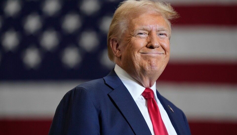 Håpet er at det kristne landet USA skal gjenoppstå, og siden politikerne er en del av den liberale eliten, må landets omvendelse også skje via politikken. Mange er blitt overbeviste om at Donald Trump er redskapet, skriver Helge Simonnes. Håpet er at det kristne landet USA skal gjenoppstå, og siden politikerne er en del av den liberale eliten, må landets omvendelse også skje via politikken. Mange er blitt overbeviste om at Donald Trump er redskapet, skriver Helge Simonnes.