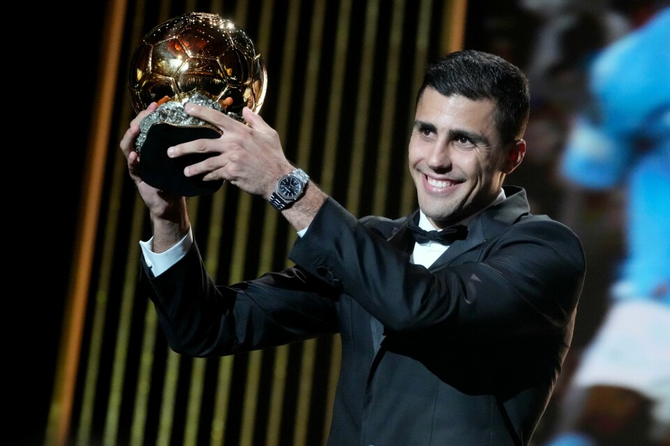 Rodri vant med 41 poeng. Rodri vant Ballon d'Or. Foto: Michel Euler / AP Photo / NTB.