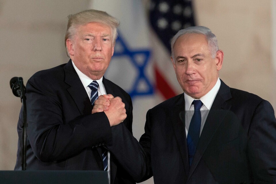 Daværende president Donald Trump og Israels statsminister Benjamin Netanyahu under et møte i 2017. Etter Trumps valgseier, har de to snakket sammen om å styrke forholdet mellom landene, ifølge Netanyahu. USAs påtroppende president Donald Trump og Israels statsminister Benjamin Netanyahu i 2017. Foto: Sebastian Scheiner / AP / NTB