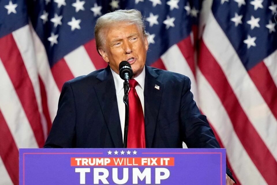 Donald Trump tok imot hyllesten fra eget parti og egne tilhengere i Florida 6. november. Republican presidential nominee former President Donald Trump speaks at an election night watch party, Wednesday, Nov. 6, 2024, in West Palm Beach, Fla. (AP Photo/Alex Brandon)
