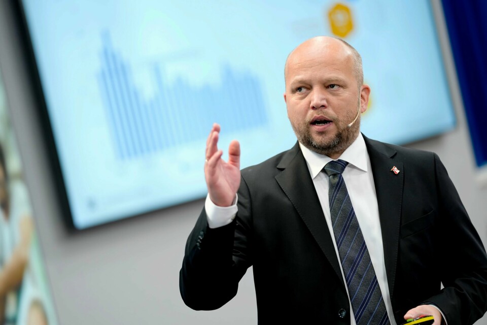 Fra et sosialdemokratisk perspektiv hørtes finanstalen utvilsomt flott ut. Men hva med dem som ikke er født med norske pass og privilegier. De som, ifølge Trygve Slagsvold Vedum (bildet), «ikke er like heldige som oss», spør Heidi Mogstad. Finansminister Trygve Slagsvold Vedum (Sp)