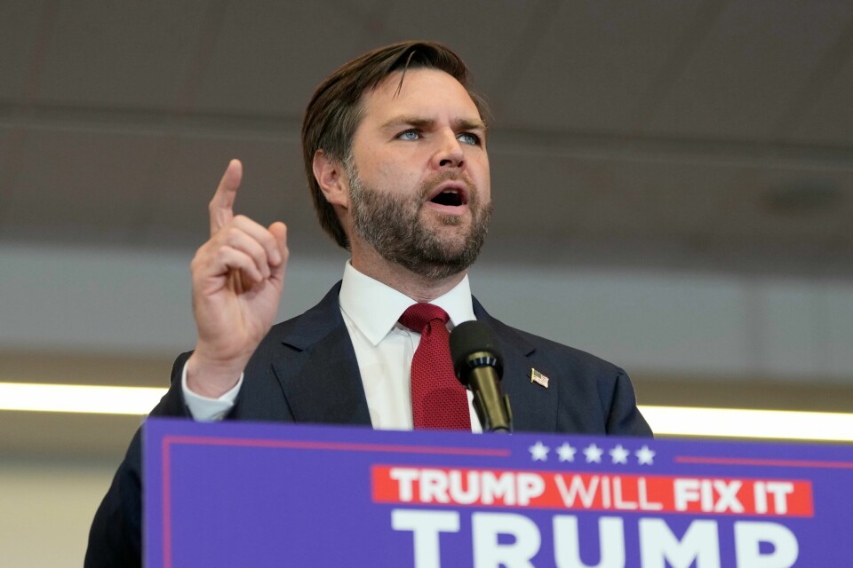 J.D. Vance har vært en sterk motstander av videre amerikansk støtte til Ukraina. Republican vice presidential nominee Sen. JD Vance, R-Ohio, speaks at a campaign event Monday, Nov 4, 2024, in LaCrosse, Wis. (AP Photo/Morry Gash)
