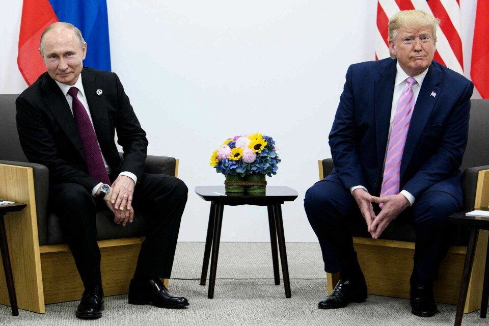 Presidentene Donald Trump og Vladimir Putin da de møttes i Osaka i juni 2019. Trump og Putin
