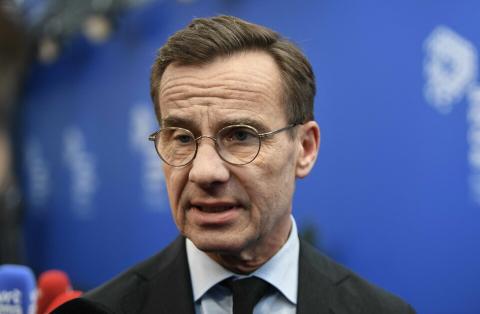 Sveriges statsminister Ulf Kristersson. Sweden's Prime Minister Ulf Kristersson speaks to media upon arrival for the European Political Community Summit in Budapest, on November 7, 2024. (Photo by Ferenc ISZA / AFP)