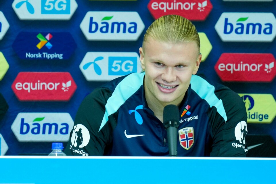 Erling Braut Haaland på onsdagens pressekonferanse før Norges nasjonsligakamp mot Slovenia. Erling Braut Haaland på onsdagens pressekonferanse før Norges nasjonsligakamp mot Slovenia. Foto: Fredrik Varfjell / NTB