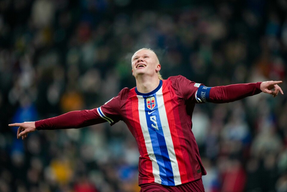 Erling Braut Haaland bidro med mål og assist i 4-1-seieren over Slovenia og stoppet også for å la seg intervjue etterpå. Erling Braut Haaland bidro med mål og assist i 4-1-seieren over Slovenia og stoppet også for å la seg intervjue etterpå. Foto: Fredrik Varfjell / NTB