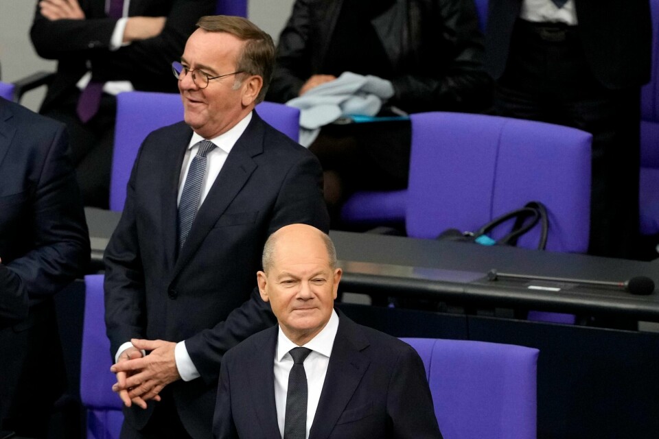 Flere i Olaf Scholz' egne rekker har uttrykt misnøye over at han trolig skal lede partiet i en ny valgkamp. De peker i stedet på forsvarsminister Boris Pistorius som er mer populær blant mange tyskere. Flere i Olaf Scholz' egne rekker har uttrykt misnøye over at han trolig skal lede partiet i en ny valgkamp. De peker i stedet på forsvarsminister Boris Pistorius som er mer populær blant mange tyskere. Foto: Markus Schreiber / AP / NTB