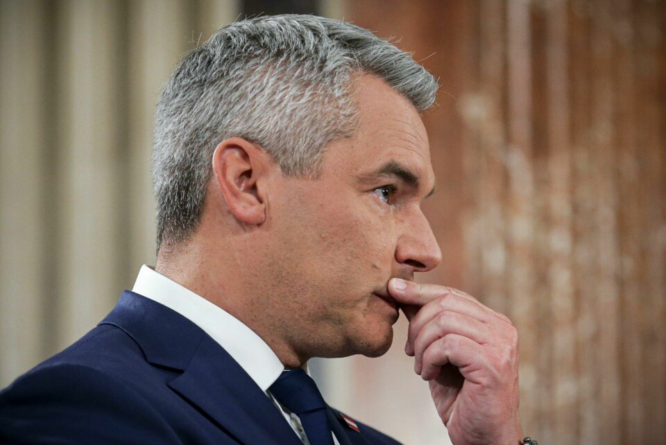– Ingen kommer til å fryse denne vinteren, forsikrer Østerrikes statsminister Karl Nehammer. Fra og med lørdag må landet trolig klare seg uten russisk gass. Bildet av Nehammer ble tatt etter valget i Østerrike i slutten av september. – Ingen kommer til å fryse denne vinteren, forsikrer Østerrikes statsminister Karl Nehammer. Fra og med lørdag må landet trolig klare seg uten russisk gass. Bildet av Nehammer ble tatt etter valget i Østerrike i slutten av september. Foto: Heinz-Peter Bader / AP / NTB