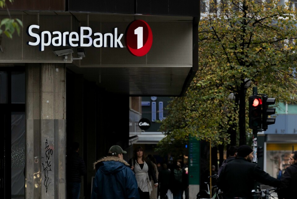 Sparebank 1 bank i Oslo sentrum er blant sparebankene som har betalt utbytte til kundene sine. Dette mener sparebankutvalget nå bør avvikles. Sparebank 1 bank i Oslo sentrum er blant sparebankene som har betalt utbytte til kundene sine. Dette mener sparebankutvalget nå bør avvikles. Foto: Frederik Ringnes / NTB