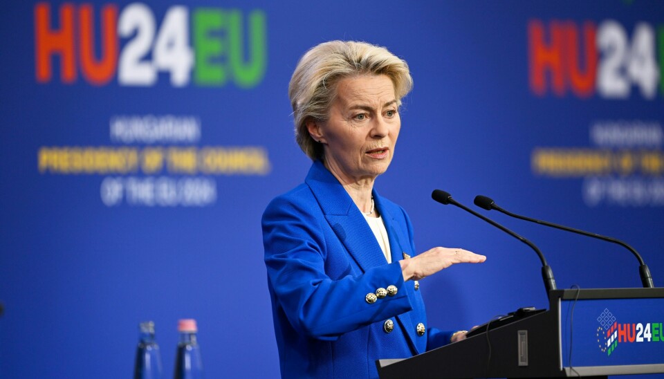 EU-kommisjonens leder Ursula von der Leyen anklager Russland for å bruke energi som våpen etter at gassleveransene til Østerrike ble stanset lørdag. EU-kommisjonens leder Ursula von der Leyen anklager Russland for å bruke energi som våpen etter at gassleveransene til Østerrike ble stanset lørdag. Foto: Denes Erdos / AP / NTB