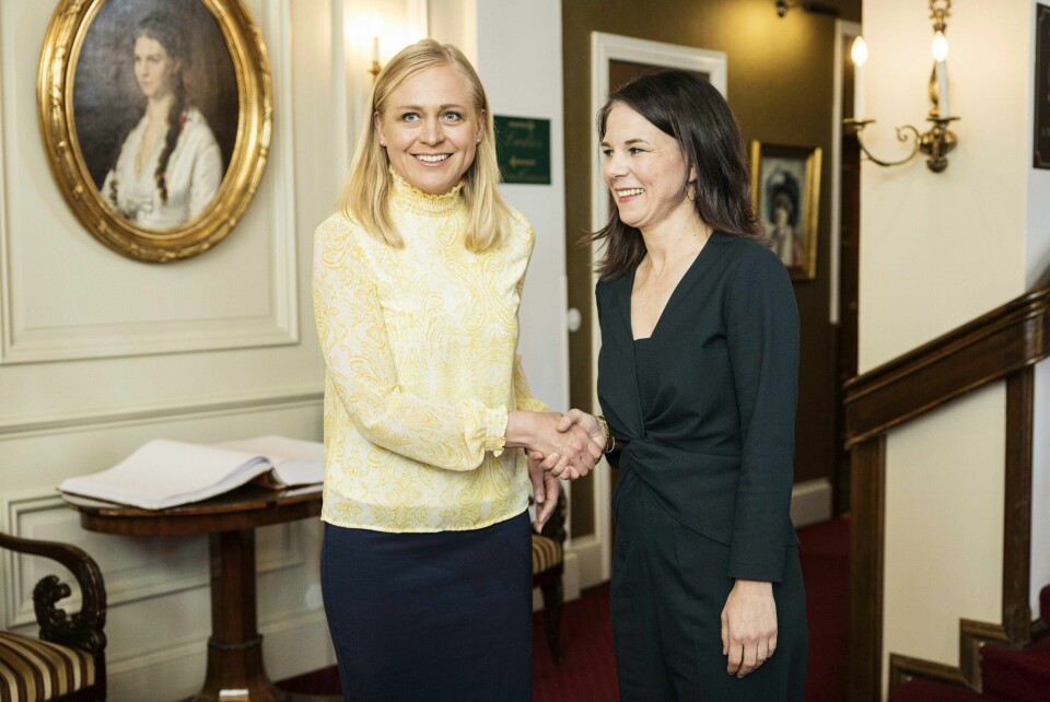 Tysklands utenriksminister Annalena Baerbock (til høyre) og Finlands utenriksminister Elina Valtonen er dypt bekymret, ifølge en felles uttalelse om kabelbruddet tidligere tirsdag. Her er de to under et urelatert møte i Finland i sommer. Svenskene deler også bekymringen. Tysklands utenriksminister Annalena Baerbock (til høyre) og Finlands utenriksminister Elina Valtonen er dypt bekymret, ifølge en felles uttalelse om kabelbruddet. Her er de to under et urelatert møte i Finland i sommer. Foto: Roni Rekomaa/Lehtikuva via AP / NTB