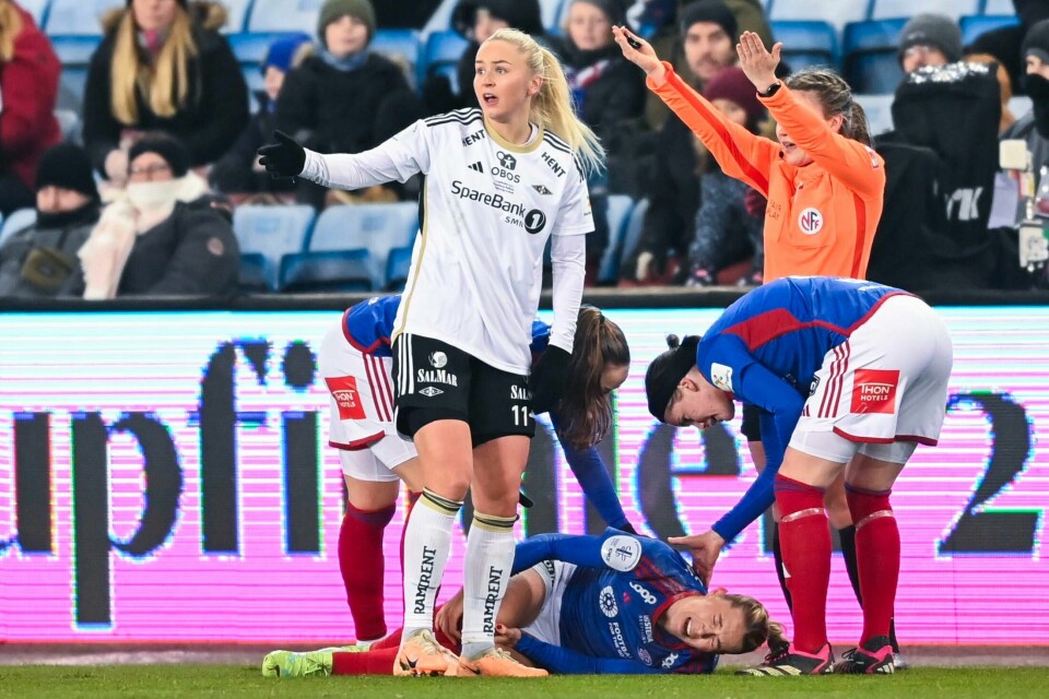 Mimmi Löfwenius Veum er i Vålerenga-troppen til cupfinalen mot Rosenborg. Her fra fjorårets cupfinale Vålerengas Mimmi Löfwenius ble byttet ut med en kneskade i første omgang. Foto: Annika Byrde / NTB