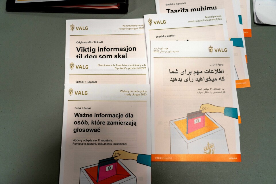 Aldri har det vært lavere andel som bruker stemmeretten sin. Valginformasjon på forskjellige språk i stemmelokalet på Uranienborg skole i Oslo. Aldri har det vært lavere andel som bruker stemmeretten sin. Valginformasjon på forskjellige språk i stemmelokalet på Uranienborg skole i Oslo. Foto: Gorm Kallestad / NTB