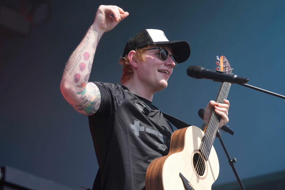 Ed Sheeran hevder han ikke ble spurt om vokalene hans fra opptakene i 2014 kunne bli brukt på Band Aid-40-låten. Ed Sheeran hevder han ikke ble spurt om vokalene hans fra opptakene i 2014 kunne bli brukt på Band Aid-40-låten. Foto: Wilfredo Lee / AP / NTB