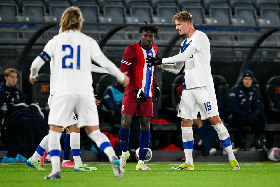 Tidligere VIF-spiller Seedy Jatta ble utvist da Norge tapte playoffen til neste år U21-EM tross seier i Stavanger. Tidligere VIF-spiller Seedy Jatta ble utvist da Norge tapte playoffen til neste år U21-EM tross seier i Stavanger.