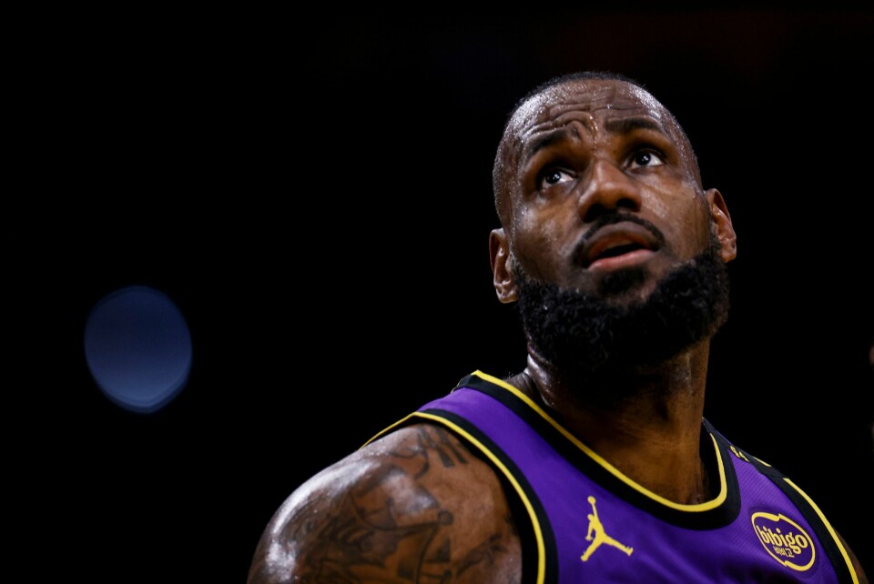 NBA-ikonet LeBron James tar avstand fra sosiale medier i en periode framover. 39-åringen har en enorm følgerskare på Instagram og X. NBA-ikonet LeBron James tar avstand fra sosiale medier i en periode framover. 39-åringen har en enorm følgerskare på Instagram og X. Foto: Etienne Laurent / AP / NTB