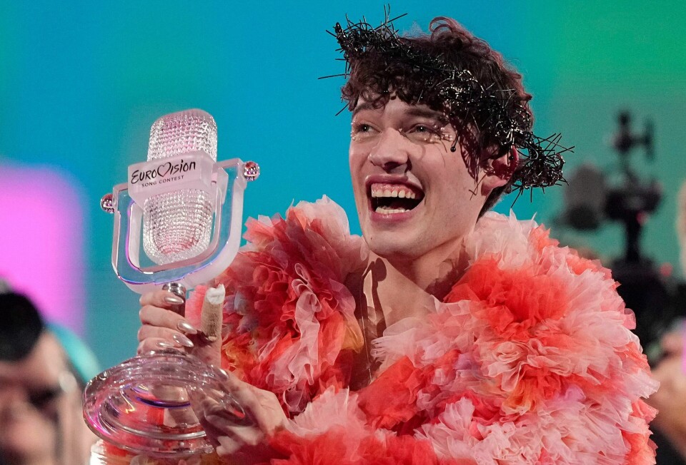 Gleden var stor da Nemo fra Sveits vant Eurovision i Malmö, men det koster å arrangere en finale – og det skal sveitserne ha folkeavstemning om. Foto: Martin Meissner / AP / NTB Gleden var stor da Nemo fra Sveits vant Eurovision i Malmö, men det koster å arrangere en finale – og det skal sveitserne ha folkeavstemning om. Foto: Martin Meissner / AP / NTB