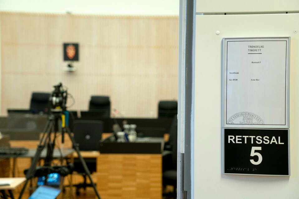 Arne Bye og forsvarerne reagerte da retten som behandler Frosta-saken, tirsdag fikk se videobevis av feil kvinne. Illustrasjonsfoto. Arne Bye og forsvarerne reagerte da retten som behandler Frosta-saken, tirsdag fikk se videobevis av feil kvinne. Illustrasjonsfoto: Gorm Kallestad / NTB