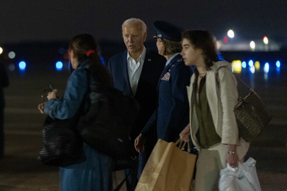 President Joe Biden har kun to måneder igjen i Det hvite hus. De siste dagene har han åpnet for at Ukraina både kan bruke amerikanske langdistanseraketter mot mål i Russland og for leveranser av antipersonellminer. Ukraina har signert et internasjonalt forbud mot slike våpen, og USA innførte sitt eget for bare to år siden. President Joe Biden har kun to måneder igjen i Det hvite hus. De siste dagene har han åpnet for at Ukraina både kan bruke amerikanske langdistanseraketter mot mål i Russland og for leveranser av antipersonellminer. Ukraina har signert et internasjonalt forbud mot slike våpen, og USA innførte sitt eget for bare to år siden. Foto: Manuel Balce Ceneta / AP / NTB