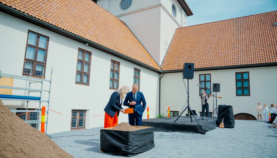 Kronprinsesse Mette-Marit og administrerende direktør i Statsbygg Harald Nicolaisen la ned grunnsteinen til det nye Vikingtidsmuseet på Bygdøy i juni i år Kronprinsesse Mette-Marit og administrerende direktør i Statsbygg Harald Nicolaisen la ned grunnsteinen til det nye Vikingtidsmuseet på Bygdøy i juni i år. Foto: Stian Lysberg Solum / NTB