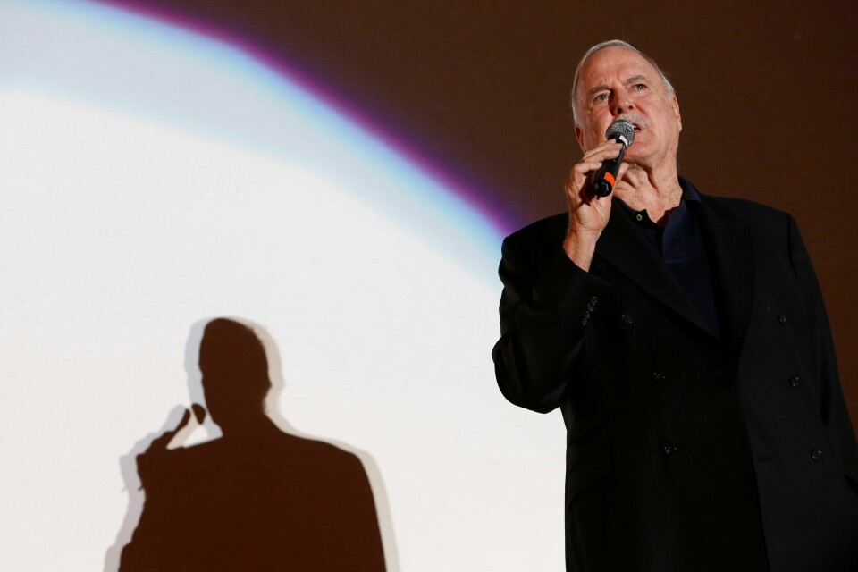 Humorlegenden John Cleese (85) kommer tilbake til Norge med nytt show. Arkivfoto: Amel Emric / AP / NTB Humorlegenden John Cleese (85) kommer tilbake til Norge med nytt show. Arkivfoto: Amel Emric / AP / NTB