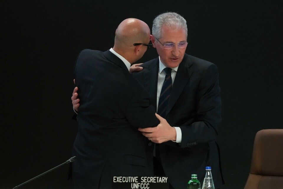 Mukhtar Babajev (t.h.), lederen for klimamøtet i Baku, og FNs klimasjef Simon Stiell etter et plenumsmøte på Cop 29 lørdag. Mukhtar Babajev (t.h.), lederen for klimamøtet i Baku, og FNs klimasjef Simon Stiell etter et plenumsmøte på Cop 29 lørdag. Foto: Sergej Grits / AP / NTB