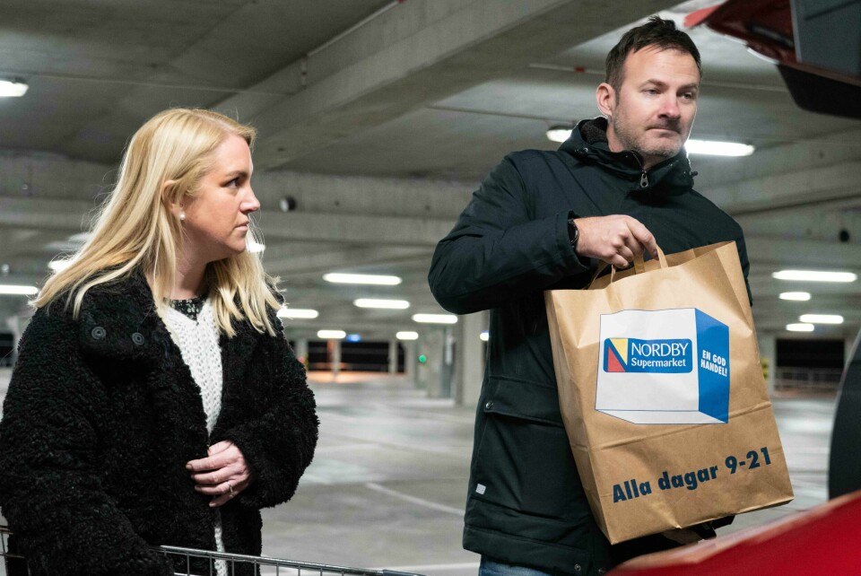 GRATIS PARKERING: Familien er ferske elbil-brukere. På Nordby Shoppingcenter finnes over 150 ladestasjoner for elektriske biler. I tillegg er senterets 3.750 parkeringsplasser helt gratis. Fra parkeringshuset på senteret ruller man nærmest rett inn i butikken Nordby Supermarket. Contentannonse for Nordby Supermarket.