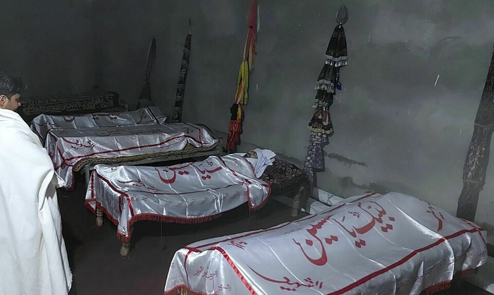 Minst 82 personer er drept i voldelige sammenstøt i Pakistan. Foto: Minst 82 personer er drept i voldelige sammenstøt i Pakistan. Foto Hussain Ali / AP / NTB