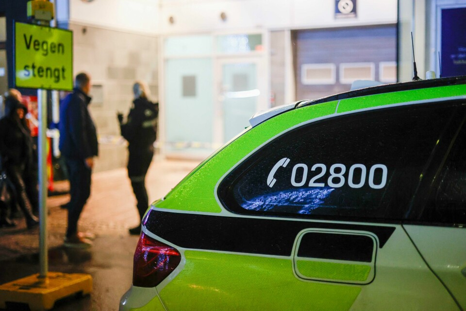 Politiet er i Kristiansand sentrum med flere ressurser etter det som beskrives som en alvorlig voldshendelse. En person er kjørt til sykehus Politiet er i Kristiansand sentrum med flere ressurser etter det som beskrives som en alvorlig voldshendelse. En person er kjørt til sykehus. Foto: Tor Erik Schrøder / NTB