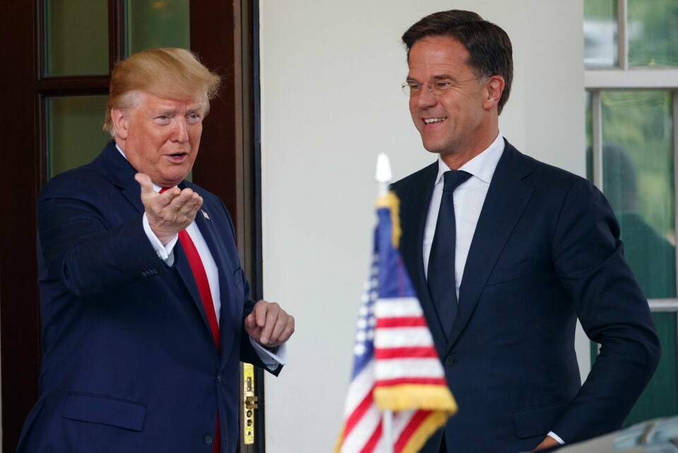 Den ferske Nato-sjefen Mark Rutte har møtt USAs påtroppende president Donald Trump i Florida, opplyser en Nato-talsperson. Her fra et møte forrige gang Trump var president. Donald Trump og Mark Rutte under et møte i Det hvite hus forrige gang Trump var president i USA. Arkivfoto: Carolyn Kaster / AP / NTB