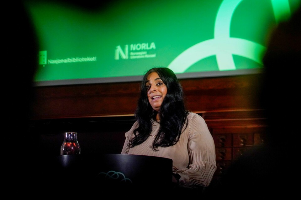 Kultur- og likestillingsminister Lubna Jaffery (Ap) under kunngjørelsen av hvem som skal holde det første Fosseforedraget og vinneren av Fosseprisen for oversettere 2025. Kultur- og likestillingsminister Lubna Jaffery (Ap) under kunngjørelsen av hvem som skal holde det første Fosseforedraget og vinneren av Fosseprisen for oversettere 2025. Foto: Ole Berg-Rusten / NTB