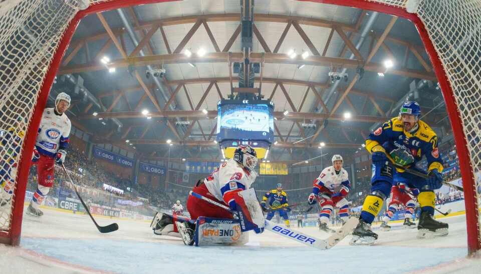 Andreas Martinsen setter inn Storhamars 2-1-scoring mot Vålerenga. Andreas Martinsen setter inn Storhamars 2-1-scoring mot Vålerenga. Foto: Cornelius Poppe / NTB