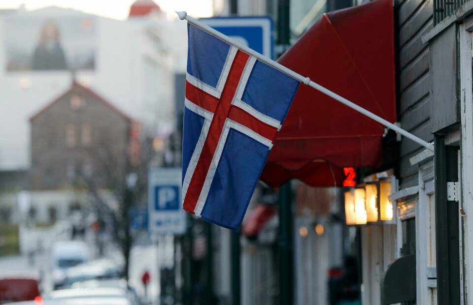 Lørdag er det nyvalg på Island, der velgerne skal bestemme hvem som skal fylle de 63 setene i Alltinget. De to partiene som ser ut til å få flest stemmer, sier begge ja til EU Lørdag er det nyvalg på Island, der velgerne skal bestemme hvem som skal fylle de 63 setene i Alltinget. De to partiene som ser ut til å få flest stemmer, sier begge ja til EU. Foto: Frank Augstein / AP / NTB