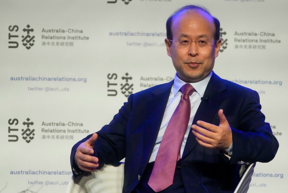 Kinas ambassadør til Australia, Xiao Qian, sier USAs handelspolitikk kan få konsekvenser for forholdet mellom Kina og Australia. Bildet av ham er fra en tidligere anledning i 2023. Kinas ambassadør til Australia, Xiao Qian, sier USAs handelspolitikk kan få konsekvenser for forholdet mellom Kina og Australia. Bildet av ham er fra en tidligere anledning i 2023. Foto: Mark Baker / AP / NTB
