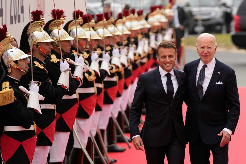 Joe Biden takker Frankrikes president Emmanuel Macron og sier at USA og Frankrike i fellesskap vil bidra til at våpenhvilen overholdes. Foto: Virginia Mayo / AP / NTB