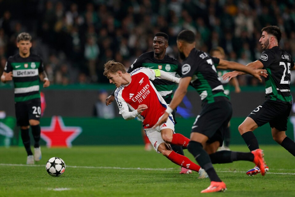 Martin Ødegaard skaffer her straffepark, og var meget god da Arsenal høvlet over Sporting i Lisboa Martin Ødegaard skaffer her straffepark, og var meget god da Arsenal høvlet over Sporting i Lisboa