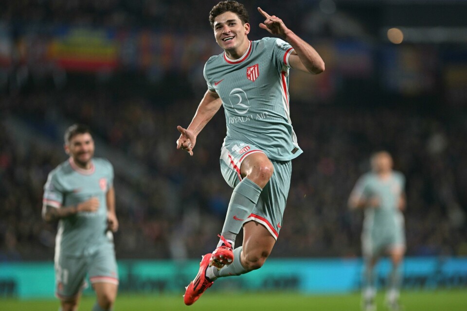 Julian Alvarez jubler etter å ha gitt Atlético Madrid ledelsen i bortekampen mot Sparta Praha i mesterligaen. Julian Alvarez jubler etter å ha gitt Atlético Madrid ledelsen i bortekampen mot Sparta Praha i mesterligaen. Foto: Michaela Rihova, CTK via AP / NTB