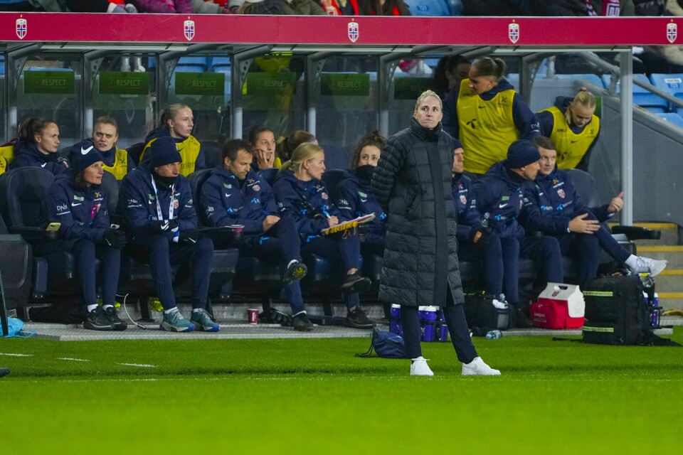 Landslagssjef Gemma Grainger og det norske landslaget sliter med å komme seg til Nord-Irland. Landslagssjef Gemma Grainger og det norske landslaget sliter med å komme seg til Nord-Irland.Foto: Beate Oma Dahle / NTB