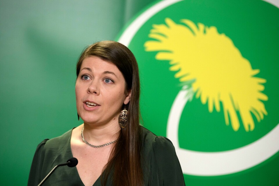 Miljöpartiets Elin Söderberg trekker seg som representant i den svenske nasjonalforsamlingen. 40-åringen skal ha oppført seg upassende på en fest. Hun var for få år siden kandidat til å bli partileder. Miljöpartiets Elin Söderberg trekker seg som representant i den svenske nasjonalforsamlingen. 40-åringen skal ha oppført seg upassende på en fest. Hun var for få år siden kandidat til å bli partileder. Foto: Jessica Gow / TT / NTB
