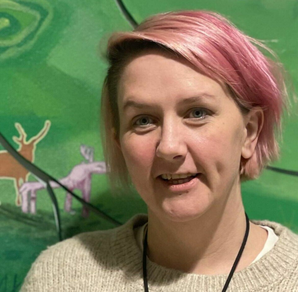 Styrer i Kvalsund barnehage Una Charlotte Øien sier de har fått ned fraværet fra 50 prosent til under 10 etter innføringen av firedagers uke. Styrer i Kvalsund barnehage Una Charlotte Øien sier de har fått ned fraværet fra 50 prosent til under 10 etter innføringen av firedagers uke.