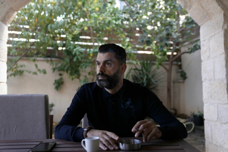 Advokat og kommunepolitiker Ahmed Khalefa risikerer både å miste advokatbevillingen og havne i fengsel etter å ha deltatt i en demonstrasjon mot krigen i Gaza tidligere i år. Advokat og kommunepolitiker Ahmed Khalefa risikerer både å miste advokatbevillingen og havne i fengsel etter å ha deltatt i en demonstrasjon mot krigen i Gaza tidligere i år. Foto: Mahmoud Illean / AP / NTB