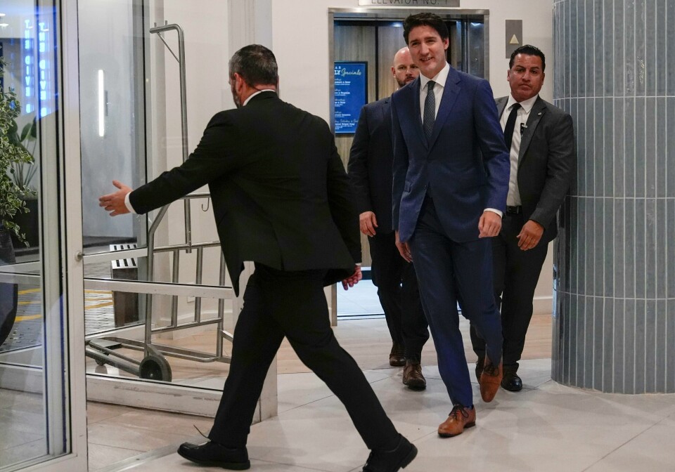 Canadas statsminister Justin Trudeau smilte da han forlot et hotell i West Palm Beach fredag, med kurs for Donald Trumps eiendom Mar-a-Lago. Canadas statsminister Justin Trudeau smilte da han forlot et hotell i West Palm Beach fredag, med kurs for Donald Trumps eiendom Mar-a-Lago. Foto: Carolyn Kaster / AP / NTB