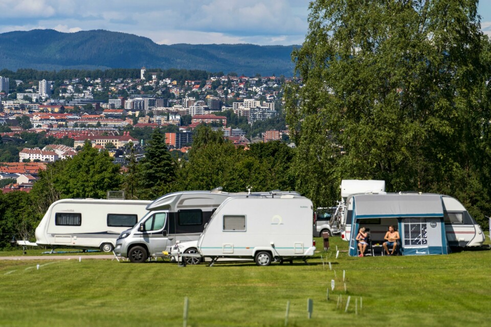 NHO Reiseliv frykter at turister dropper campingplassene og heller parkerer bobilen gratis på rasteplass dersom det innføres turistskatt i Norge. NHO Reiseliv frykter at turister dropper campingplassene og heller parkerer bobilen gratis på rasteplass dersom det innføres turistskatt i Norge. Foto: Heiko Junge / NTB