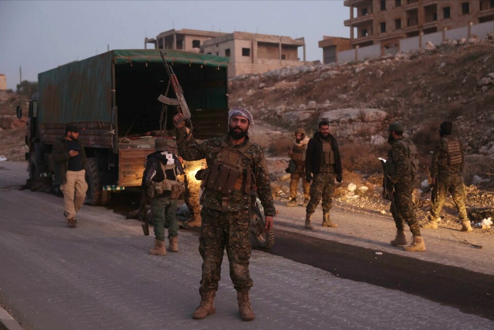 Opposisjonsstyrker i et område utenfor Aleppo by i Syria fredag 29. november. Opposisjonsstyrker i et område utenfor Aleppo by i Syria fredag 29. november.