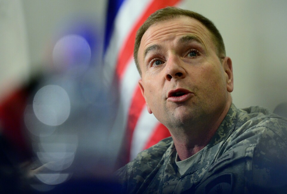 Ben Hodges mener det er liten grunn til å stole på Vladimir Putin og Kreml. Commanding General Ben Hodges, United States Army Europe (USAREUR) attends a press conference at the headquarter of the military air base in Papa, Hungary on February 26, 2015. Between 22 February and 3 March, more than 750 Hungarian and American troops are participating in a joint tactical-level exercise, which is combined with airdrop operations and live firing. AFP PHOTO / ATTILA KISBENEDEK