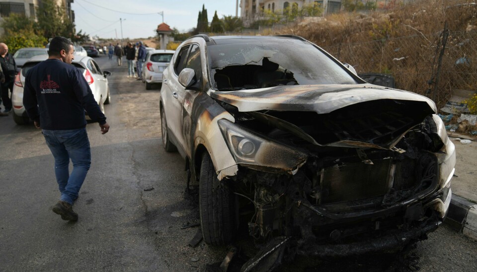 Voldelige israelske bosettere har det siste året angrepet en rekke palestinske landsbyer på Vestbredden og satt fyr på hus og biler. I et slikt angrep mot al-Bireh i begynnelsen av november gikk 18 biler opp i flammer. Voldelige israelske bosettere har det siste året angrepet en rekke palestinske landsbyer på Vestbredden og satt fyr på hus og biler. I et slikt angrep mot al-Bireh i begynnelsen av november gikk 18 biler opp i flammer. Foto: AP / NTB