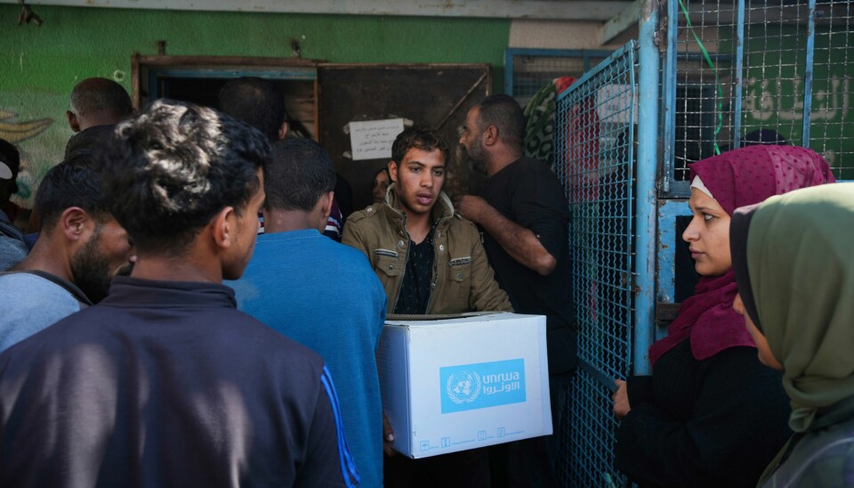 Palestinere i Nuseirat på Gazastripen mottok nødhjelp fra UNRWA i begynnelsen av november. Palestinere i Nuseirat på Gazastripen mottok nødhjelp fra UNRWA i begynnelsen av november. Foto: Abdel Kareem Hana / AP / NTB